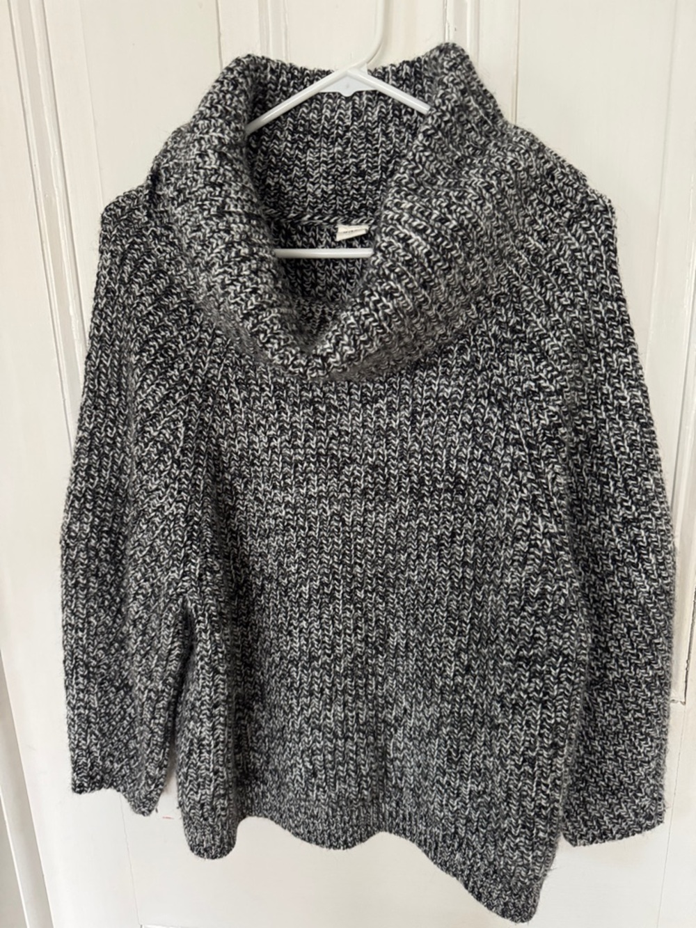 GAP Black & White Marled Cowl Neck Sweater. Chunky. Oversized. Size Large.